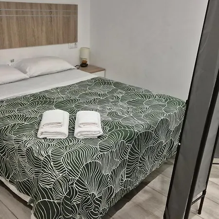 Velarde Center 3 *