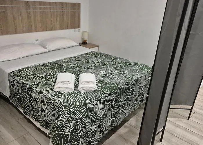 Velarde Center 3 *