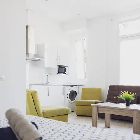 Apartamento Velarde Center 3 *