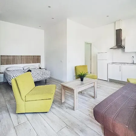 Apartamento Velarde Center 3 *